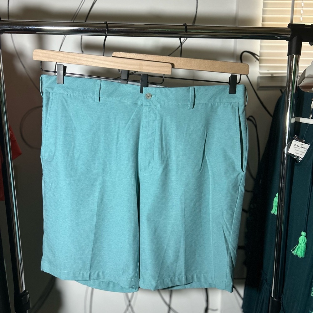 Walter Hagen Men’s Light Blue/Teal Golf Athletic Shorts, Waist 42, No Slip Waist